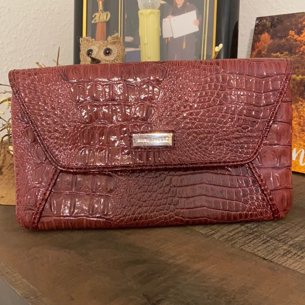 ❤️ Nine West Clutch